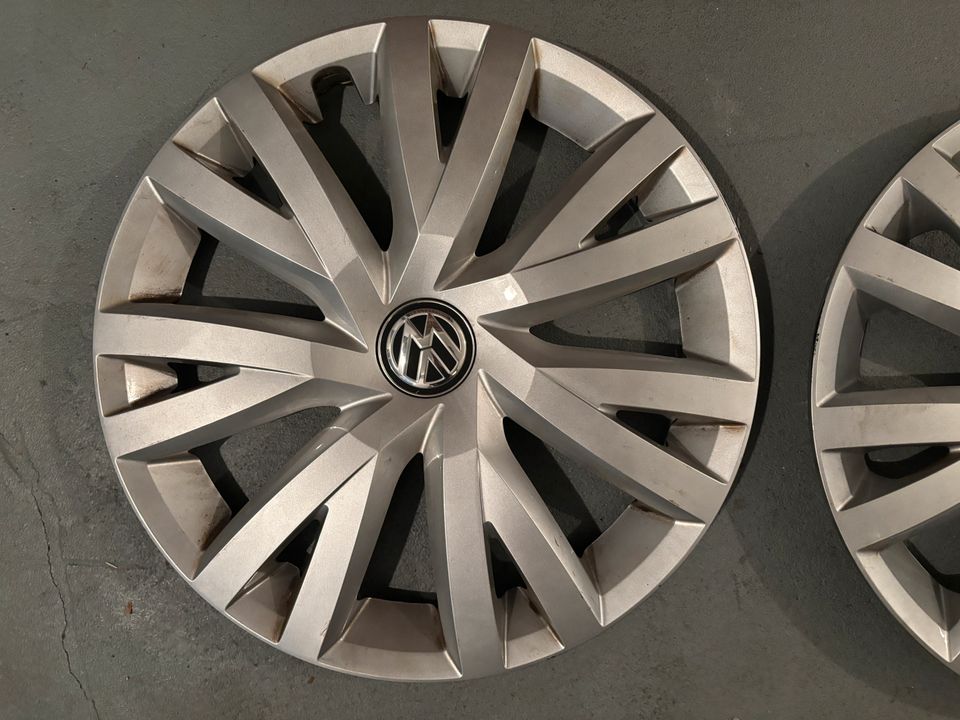 Volkswagen Golf Radkappen 16" 5G0601147B in Neuenhagen