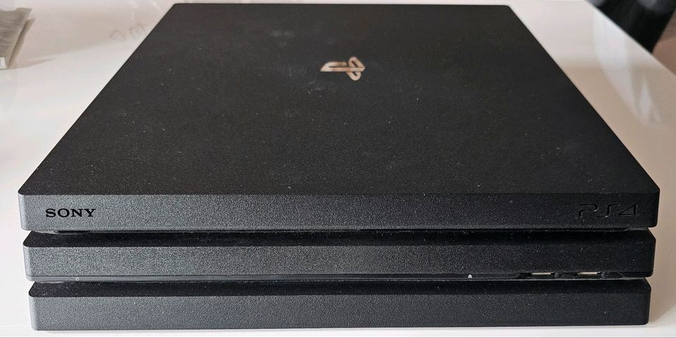 PS4 Pro - 1TB gebraucht inkl. Zubehör in Frechen