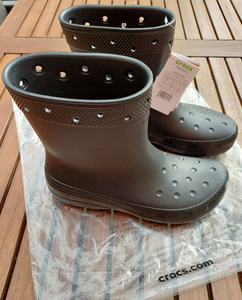 CROCS CLASSIC BOOTS GUMMISTIEFEL, GR. 43-44, NEU/UNGETRAGEN in Berlin