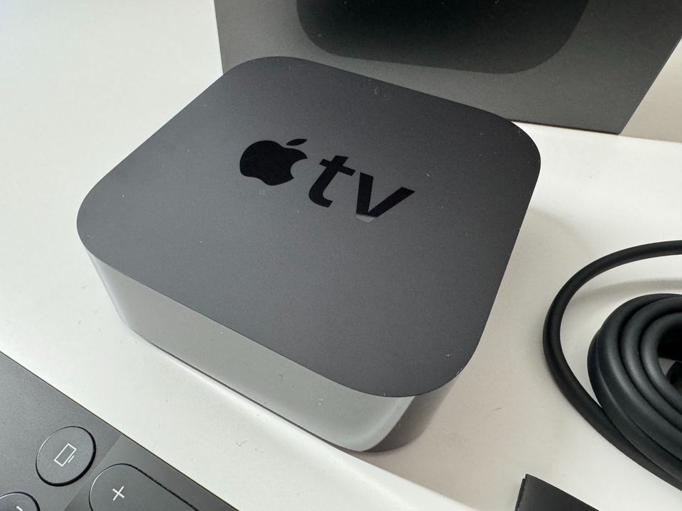 Apple TV 32 GB + Siri Remote 1. Gen • Modell A1625 • TOP in Frankfurt am Main