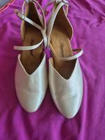 Tanzschuhe, Brautschuhe Gr. 7 satin weiss Nordrhein-Westfalen - Hagen Vorschau