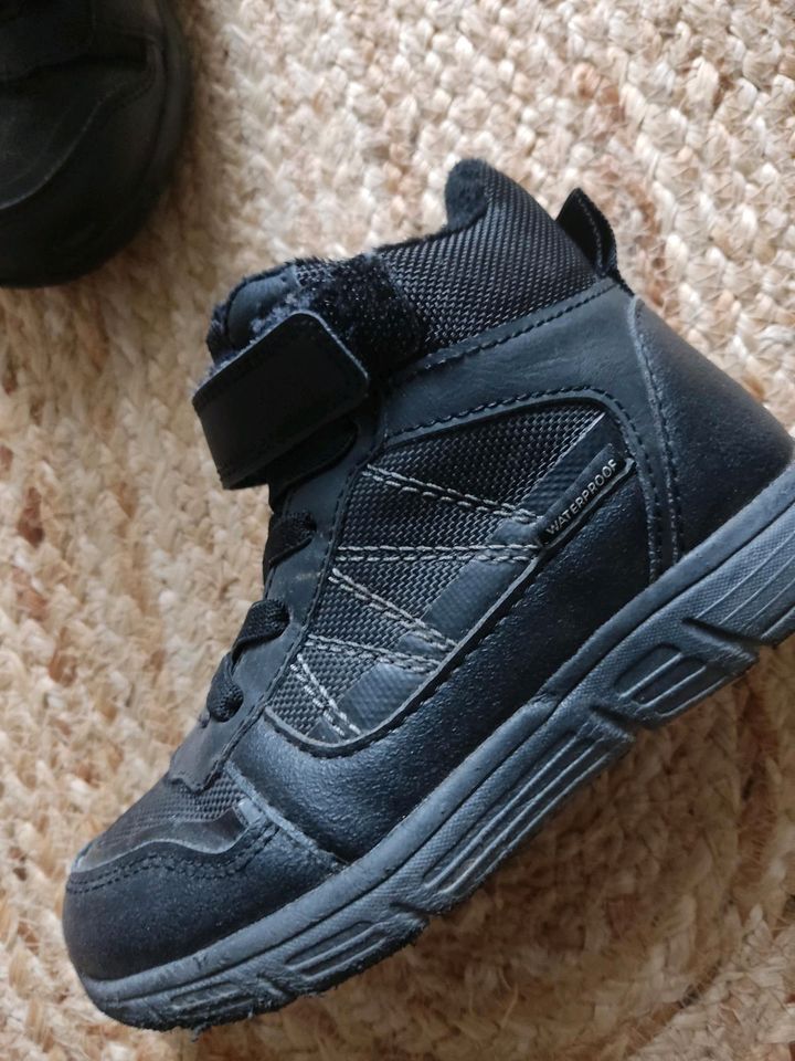 h&m Halbschuhe / Sneaker schwarz waterproof Größe 28 in Weisel