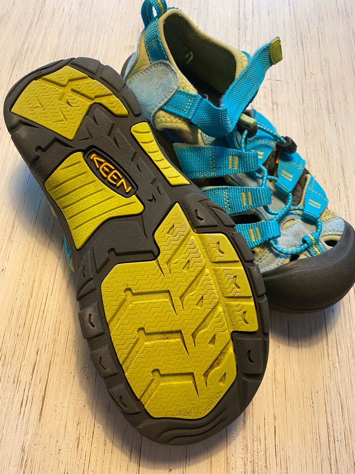 Keen Sandalen Outdoor Schuhe Kinder Größe 38 in Halle