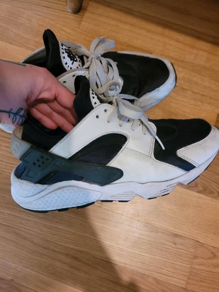 Nike Air Huarache 43 in Berlin