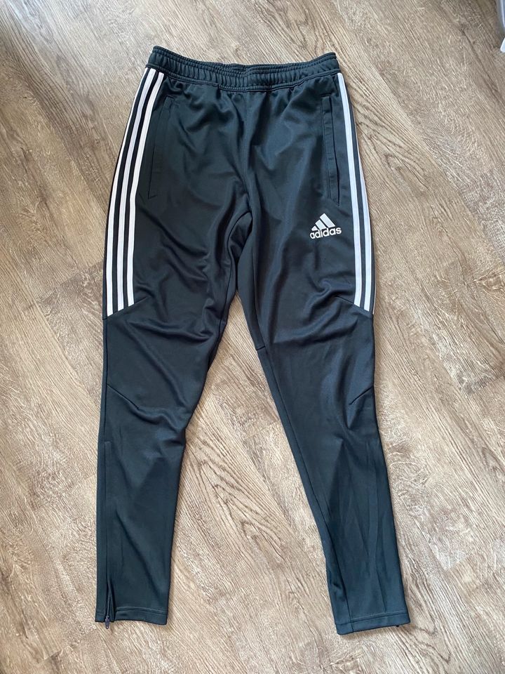 Schwarze lange Adidas Trainingshose Gr. S Herren in Berlin - Charlottenburg  | eBay Kleinanzeigen ist jetzt Kleinanzeigen