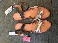 Sandalen, Zehentrenner, s.Oliver, Leder, NEU, Größe 40 Sachsen - Haselbachtal Vorschau