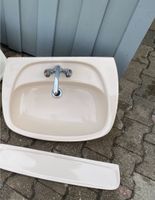 Zwei Waschbecken mit Armaturen abzugeben. Niedersachsen - Meppen Vorschau
