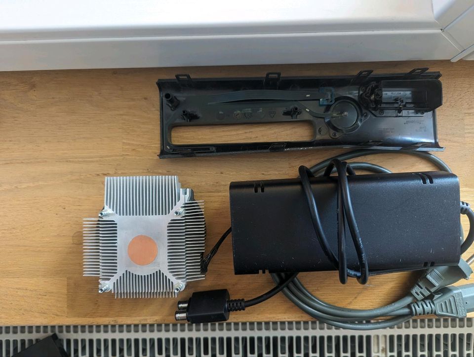 Xbox 360 Slim verschiedene Teile schwarz in Krefeld