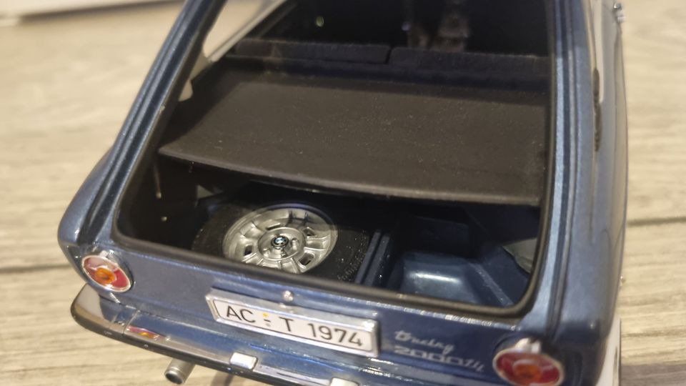 1:18 Minichamps BMW 2000 Tii Touring 1971/ Blau metallic in Ebhausen