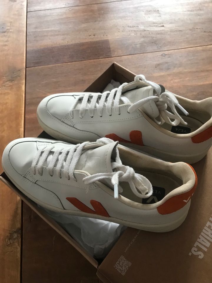 VEJA Sneaker Extra-White Pumpkin 2x getragen in Bad Reichenhall