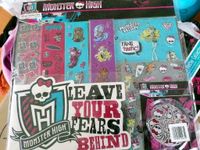 "Monster high", Konvolut: Sarg, CDs, Aufkleber, Stifte, T-Shirt Niedersachsen - Ilsede Vorschau