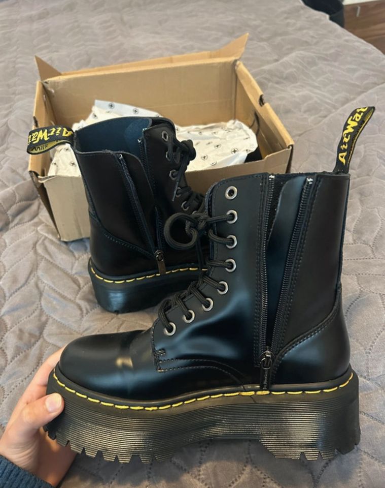 Dr. Martens JADON Plateau in Karlsruhe