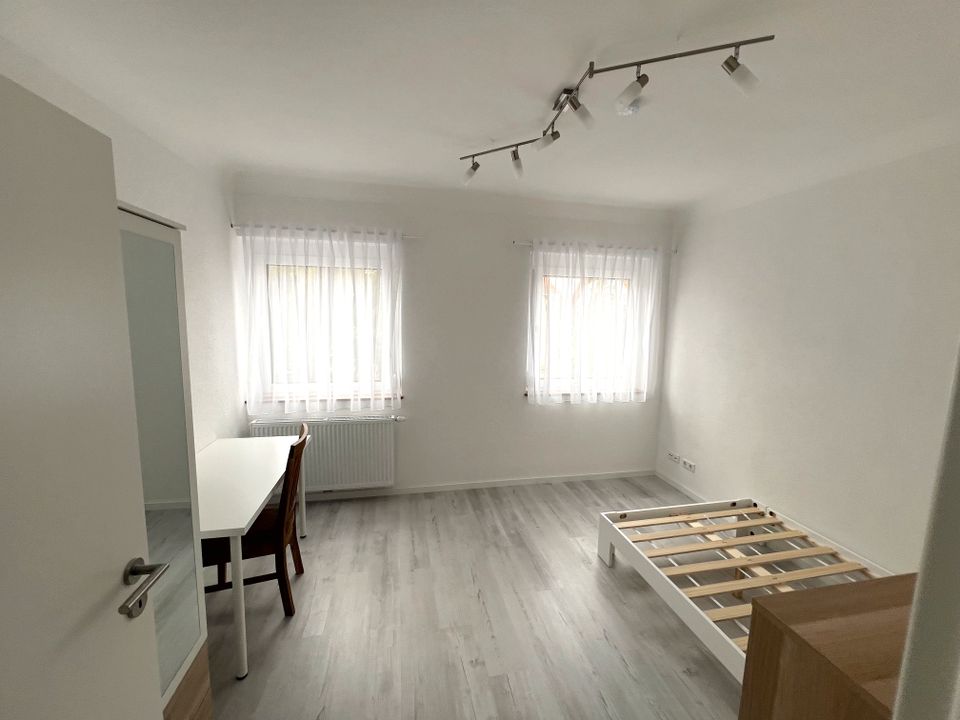 Reutlingen/ KKH/ FH:  Ab € 320,- kalt für ein modernes Zimmer in Reutlingen