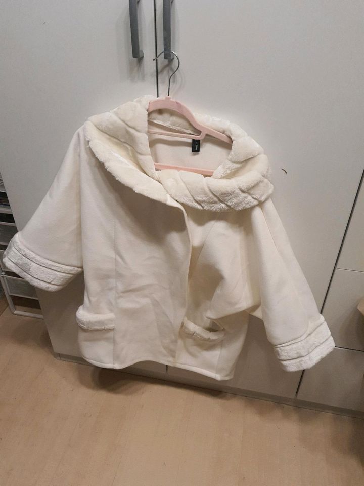 Jacke Übergang weiß Creme mit Webpelz in Offenbach