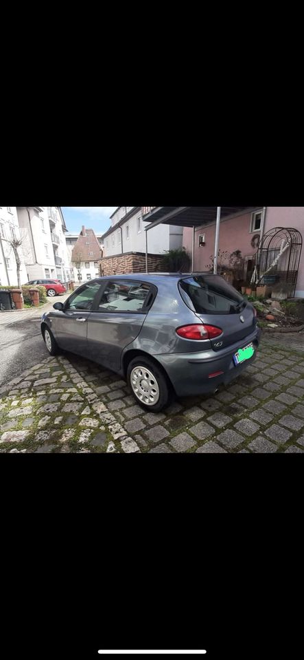 Alfa Romeo 147 1.9 JTD 16V Distinctive in Tuttlingen