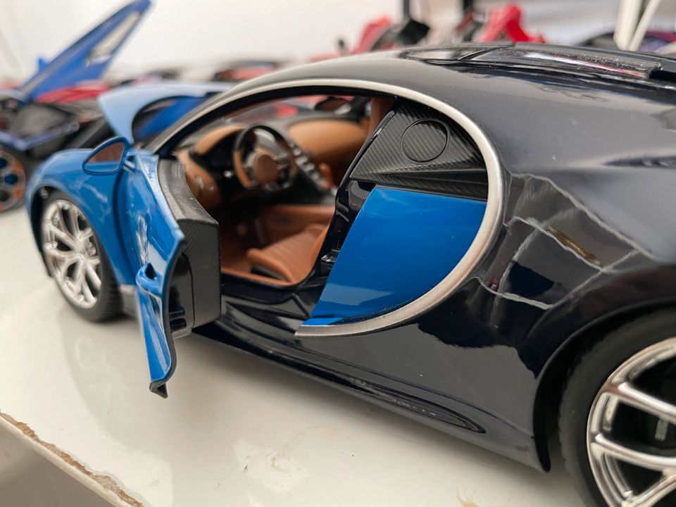 Bugatti chiron 1.18 top in Maintal