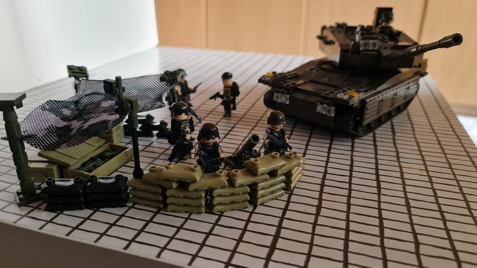 Klemmbausteine Militär mit Panzer in Hannover