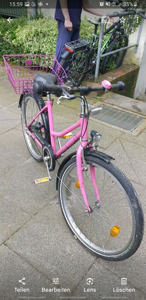 Mädchen Fahrrad in Kiel