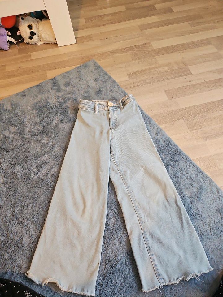 Zara mädchen jeans wide leg 128 in Hürth
