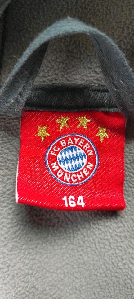 FC Bayern München Softshelljacke 164 in Dassel