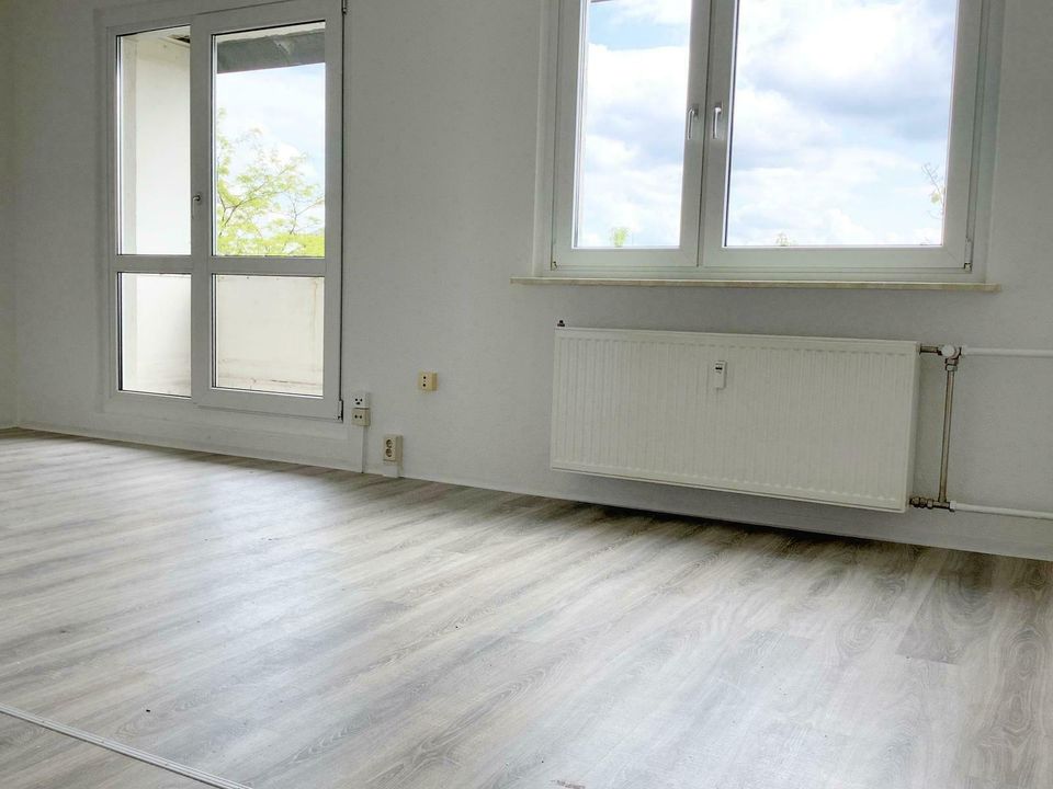 ** Erstbezug nach Renovierung , kleine schöne 3 Raumwohnung mit Balkon ** in Dessau-Roßlau