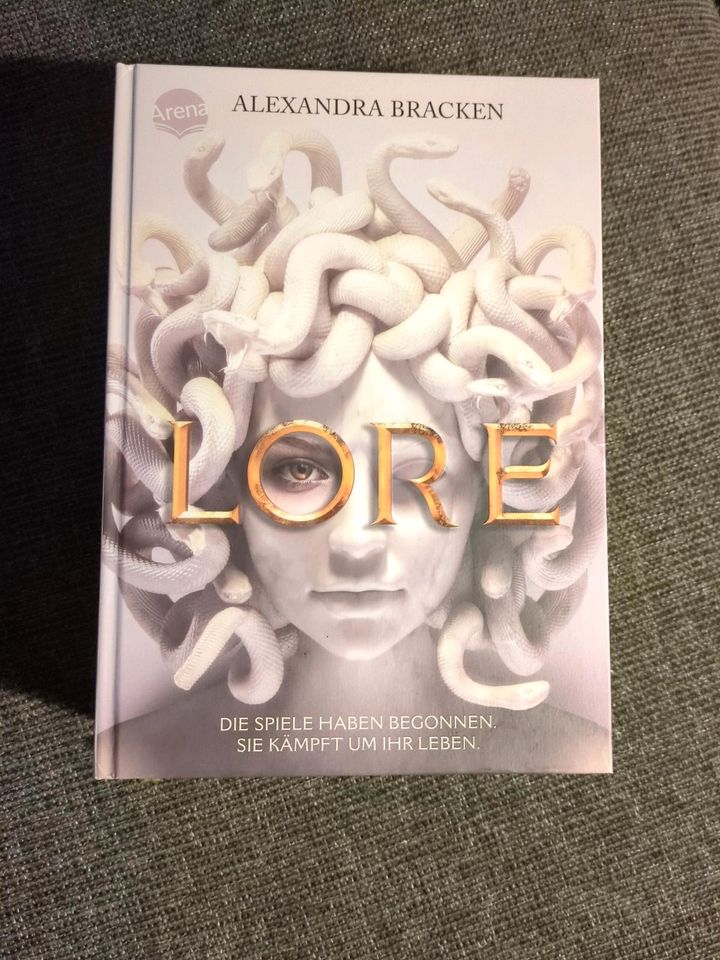 Lore - Alexandra Bracken in Düsseldorf