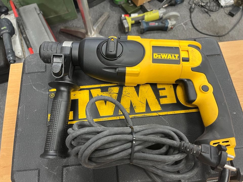 Dewalt D 25013 Kombihammer im Koffer+Bohrer und Meissel in Berlin