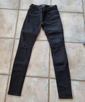 Jeans lang schwarz Gr. 27/30 super low skinny High Waist von Only Sachsen - Riesa Vorschau