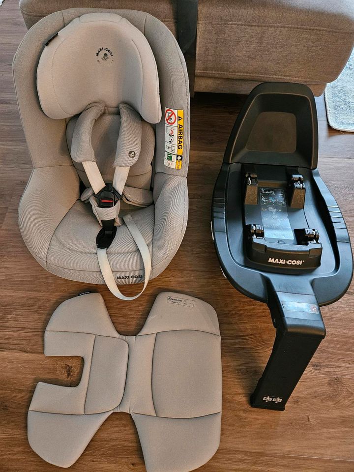 Maxi Cosi Pearl Pro 2 + Isofix 3wayfix Station in Wiesbaden