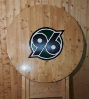 Hannover 96-Stehtisch u  4 Hocker, rund, massiv Holz, klappbar Niedersachsen - Salzhemmendorf Vorschau