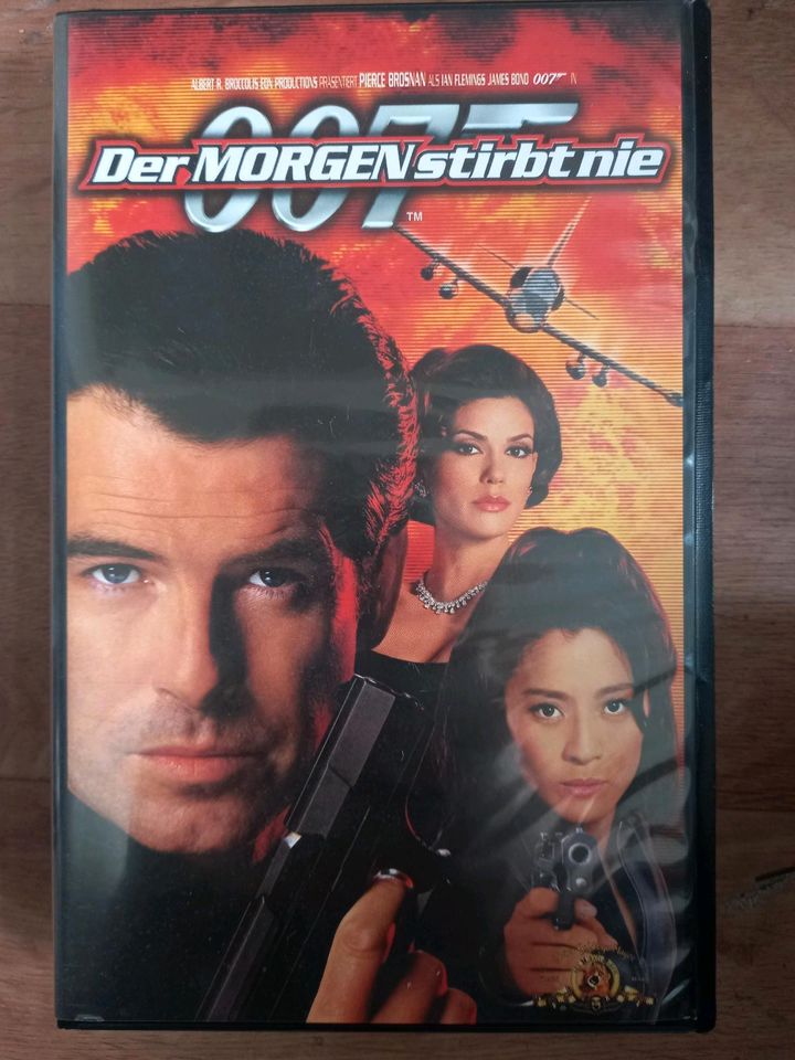 James Bond auf VHS-Kassette (14 Teile) in Delmenhorst