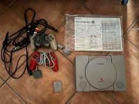 Sony Play Station 1 mit 2 Controllern Memory Card Kabeln etc Nordrhein-Westfalen - Kall Vorschau