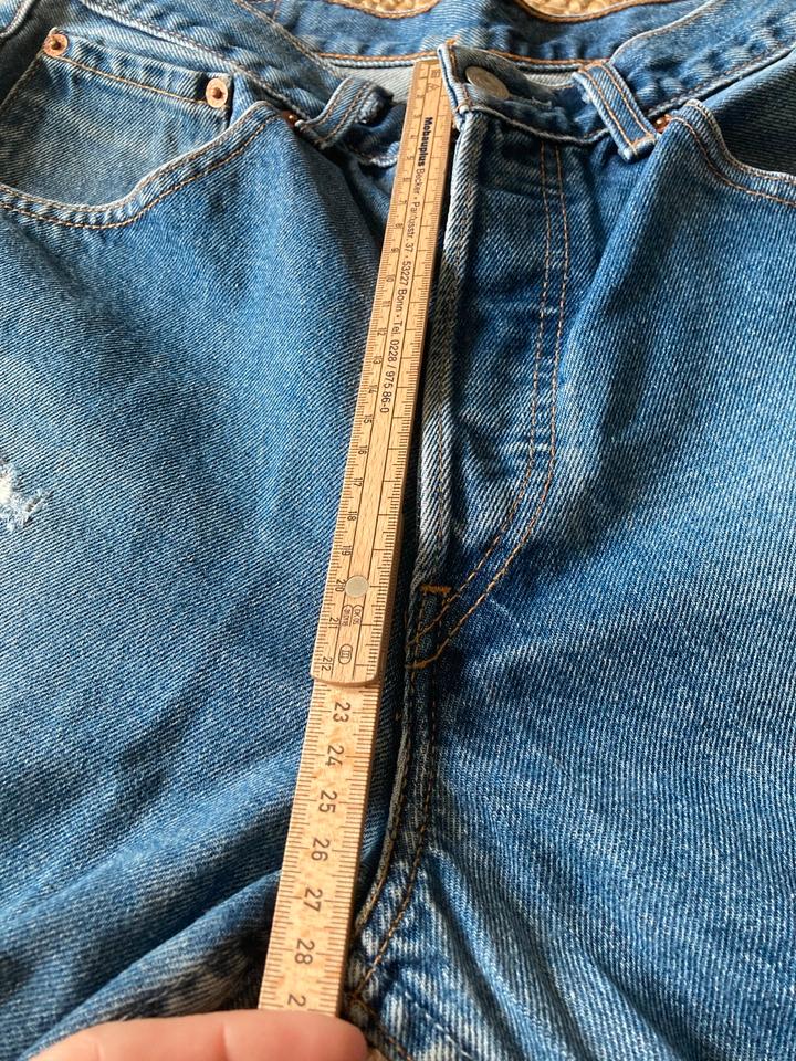 Levis Jeanshose 31 34 denim Shorts kurze Hose Hotpants Fransen in Bonn
