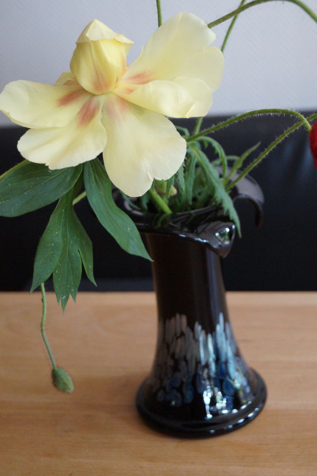 Vase Jugendstil Eisch schwarz Blumenvase irsisierend Handarbeit in Solingen