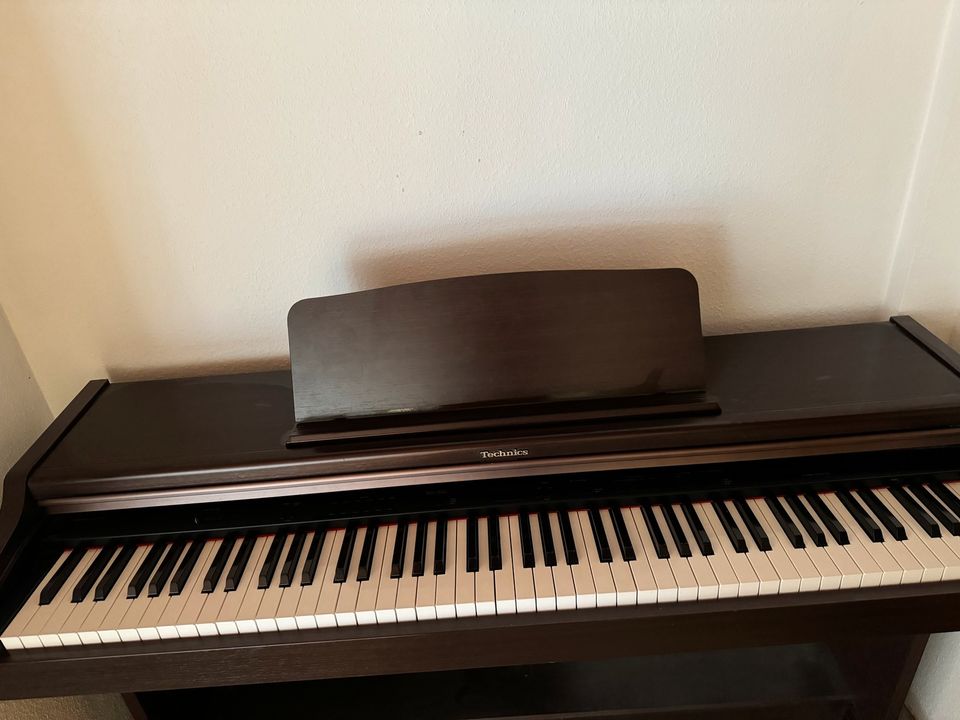E- Piano Klavier Technics in Wolfach