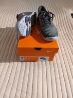 Neue Golfschuhe Wmns Nike Lunar Empress Gr. 40 Nordrhein-Westfalen - Erftstadt Vorschau