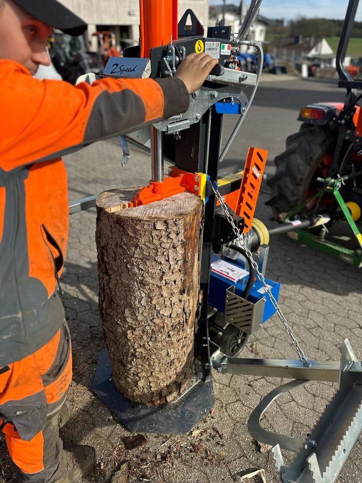 Balfor Holzspalter 16 Tonnen - Verfügbar für Traktor in Brockscheid