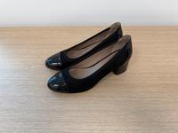 Schwarz Pumps Gr.36 niedrige Absätze Wild-Lackleder Optik wie Neu Nordrhein-Westfalen - Gummersbach Vorschau