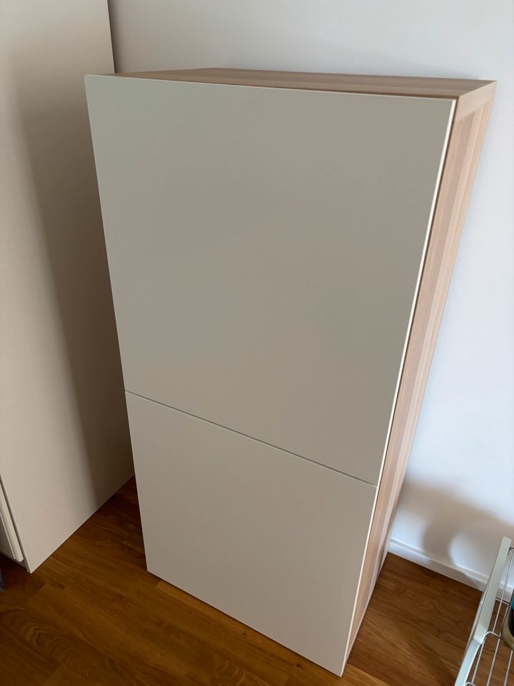 Ikea Besta Schrank Regal 60x40x128 Eiche weiß neuwertig in München