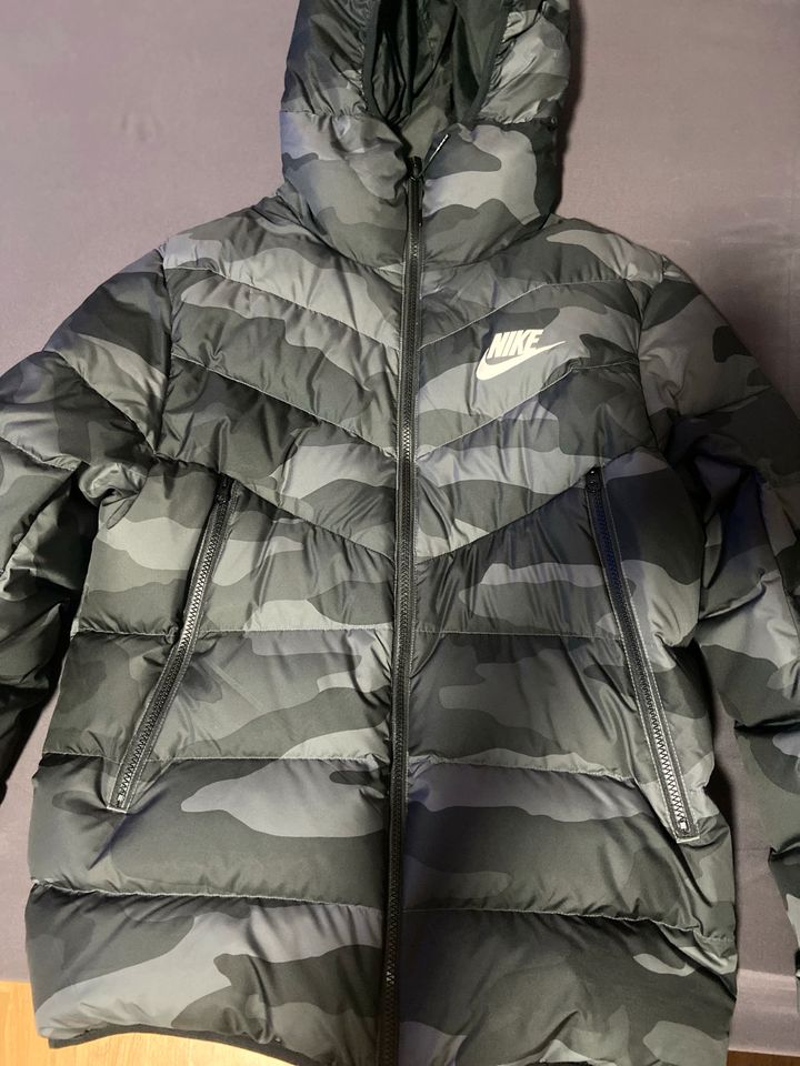 Nike Winterjacke in Frechen