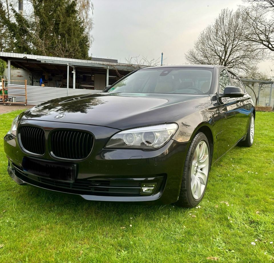 BMW 740d xDrive - 7er mit Vollleder Softclose HUD Keyless Go uvm. in Lübeck