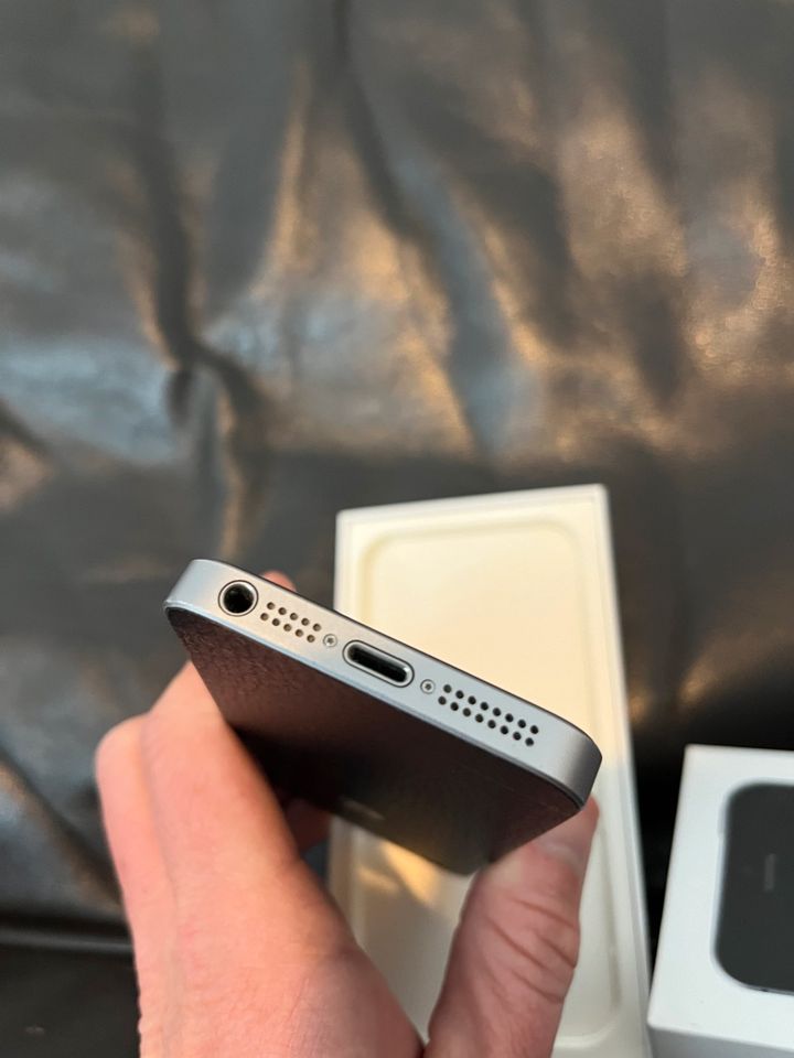 iPhone SE 1.Generation in Bremervörde