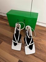 Bottega Veneta Pumps High Heel Sandale Gr. 39 Echtleder Weiß Mitte - Tiergarten Vorschau