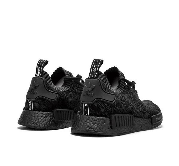 Adidas NMD R1 Pitch Black Sneaker - Friends & Family in Wiesbaden