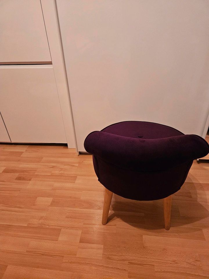 Kleiner Sitzhocker Farbe Purple in Heusenstamm