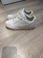 Nike Sneaker 2-3 getragen 38.5 Hessen - Hofheim am Taunus Vorschau