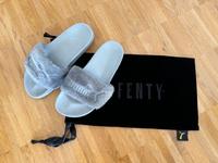 Graue Slipper von Fenty by Puma Frankfurt am Main - Gallusviertel Vorschau