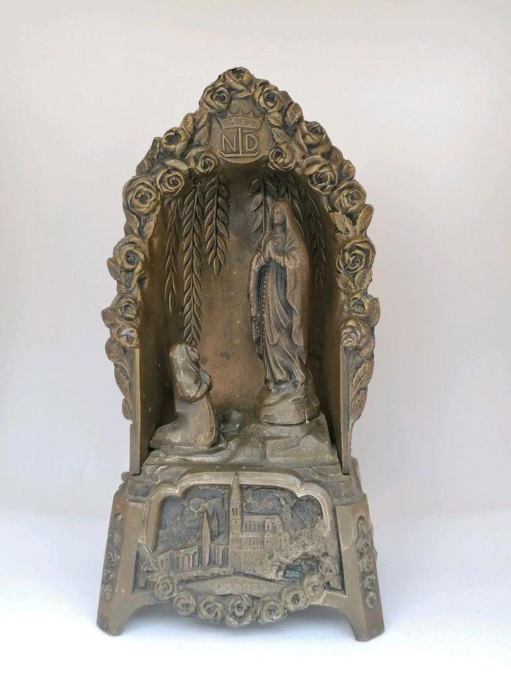 Antiker kleiner Reise Altar Mutter Gottes Lourdes in Duisburg