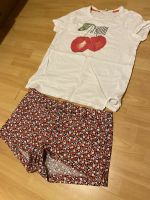 Kurze Hose, Shorts geblümt, Größe 42 + passendes T-Shirt Sachsen-Anhalt - Landsberg (Saalekreis) Vorschau