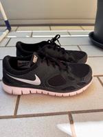 Nike sneaker 38 schwarz Aachen - Aachen-Laurensberg Vorschau